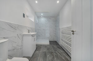 Shower room angle 1- click for photo gallery